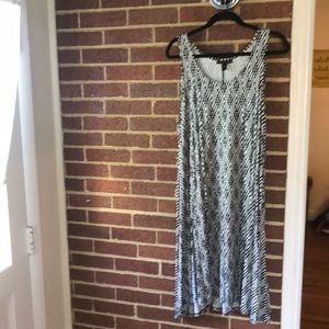 Black and white geometric sleeveless swing dress